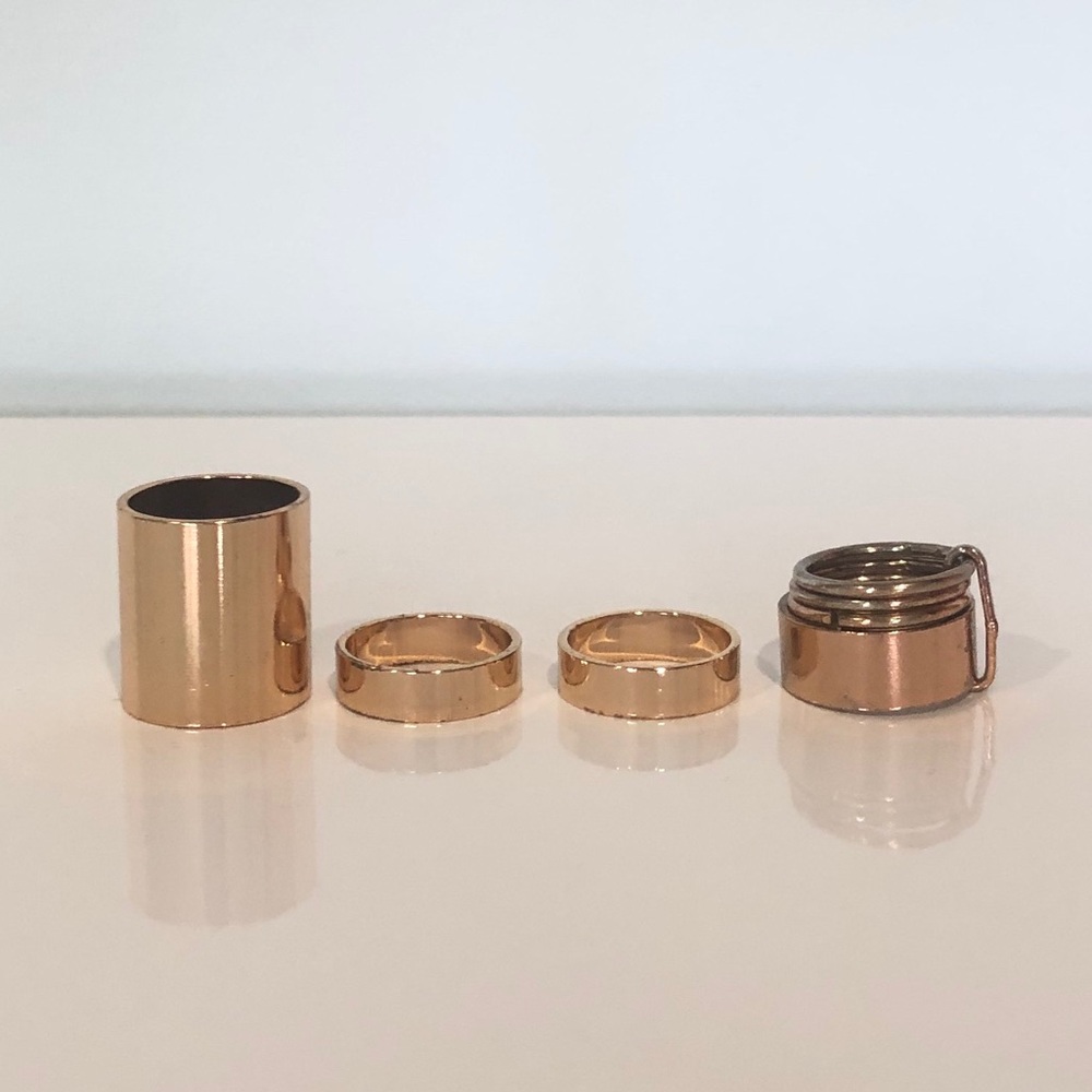 Assorted gold rings- set of 4 - Picture 1 of 4